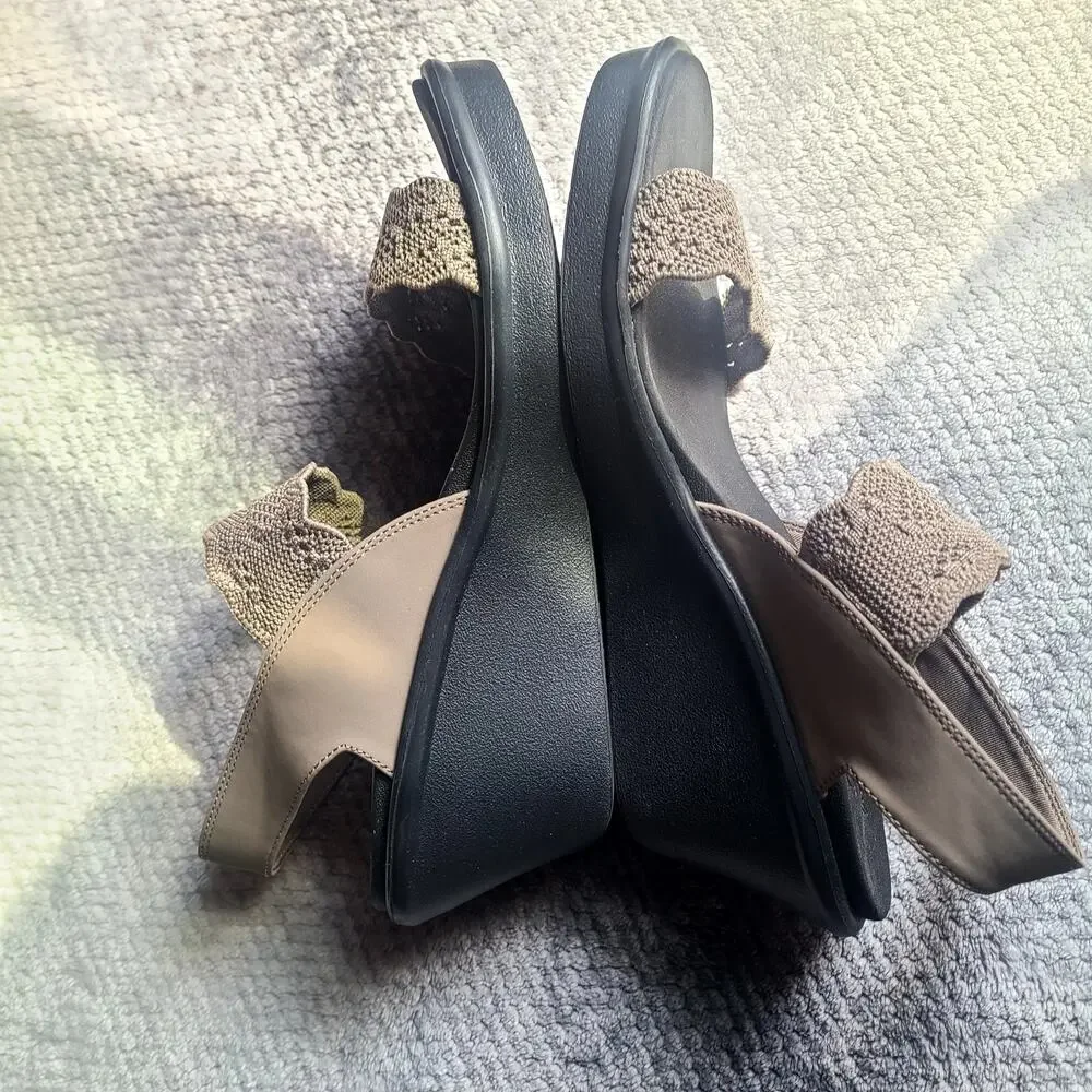 Skechers Women’s Size 8 Taupe Knit Comfort Slides Sandals - Picture 4 of 5